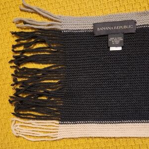 Banana Republic Black and Cream Scarf